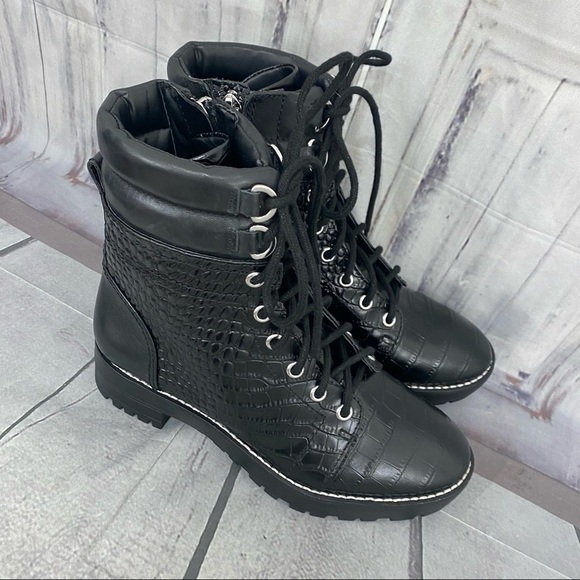 Gianni Bini Size 6.5 Black Chunky Combat Heel Boot Lace Up Textured Low Heel - Picture 3 of 15